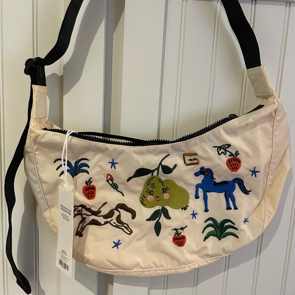 BAGGU Handbags - BAGGU Painted Prairie Embroidered Bag NWT